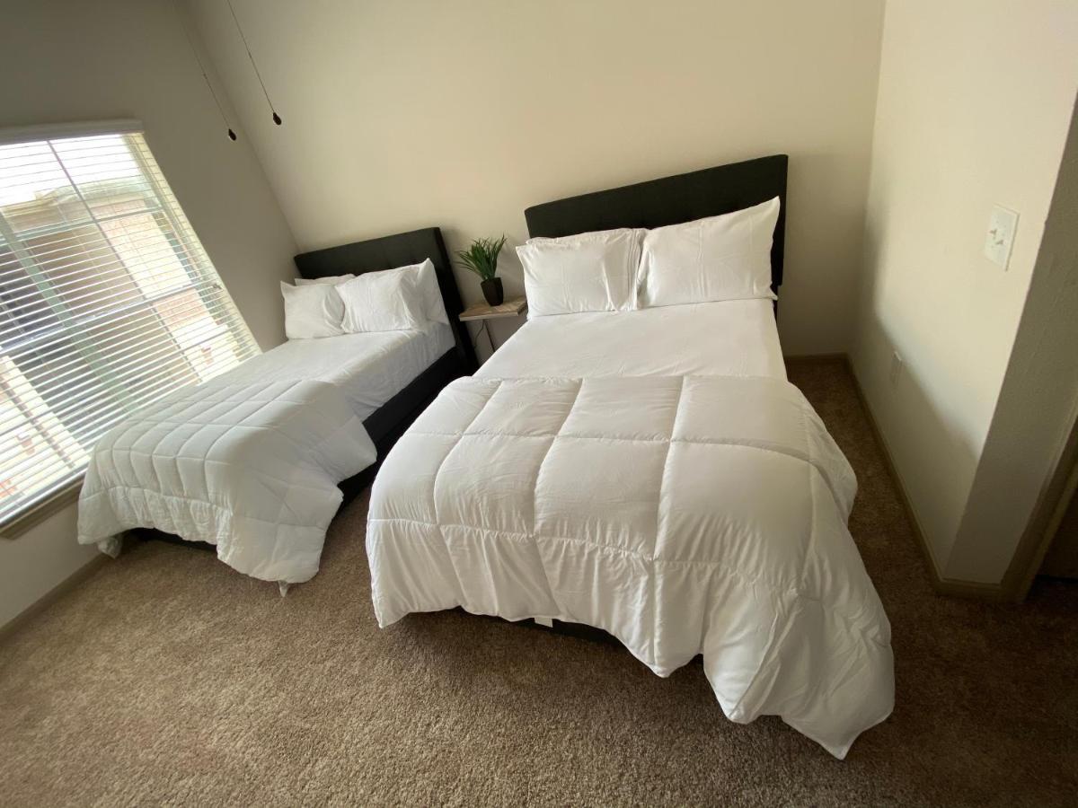 Spacious Galleria Cottage - Self Check In & Free Parking, 4 Beds 2 Bathrooms هيوستن المظهر الخارجي الصورة