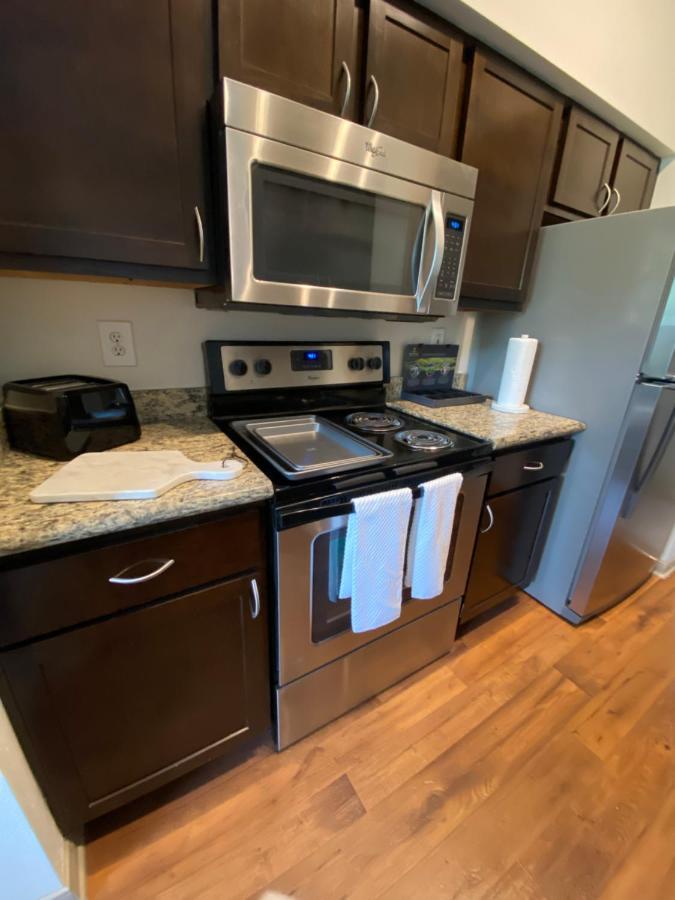 Spacious Galleria Cottage - Self Check In & Free Parking, 4 Beds 2 Bathrooms هيوستن المظهر الخارجي الصورة